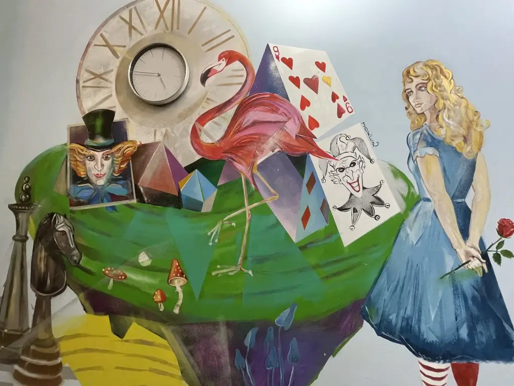 Санкт-Петербург: Квартира Alice in Wonderland