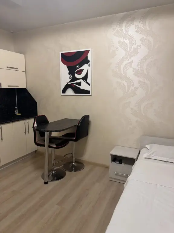 Владивосток: Апартаменты White на Комарова 45