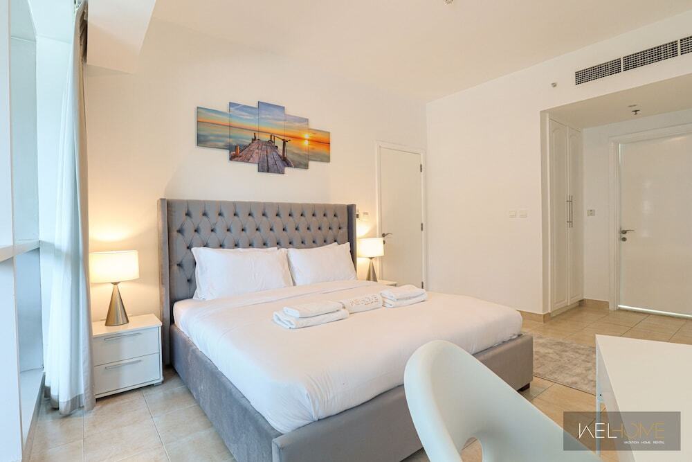Дубай: WelHome - Mesmerizing 1BR Apartment in Damac Waves A