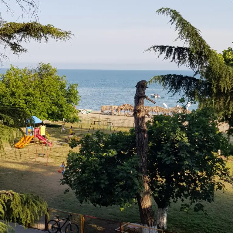 Лдзаа: Квартира на берегу моря