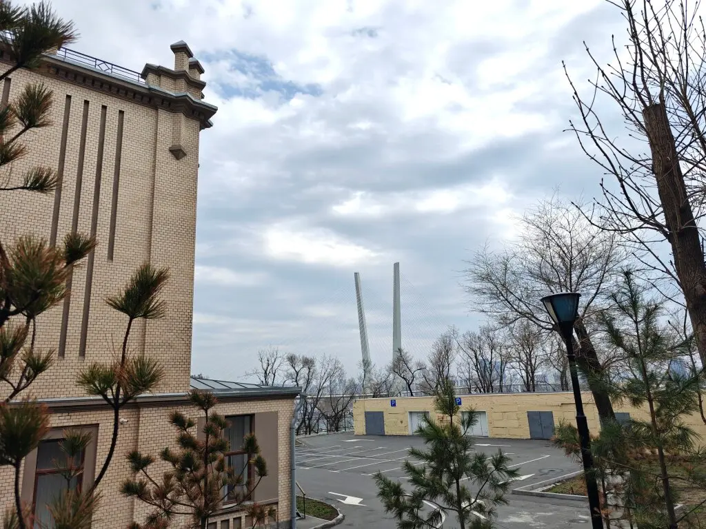 Владивосток: Жилое помещение МостЫ