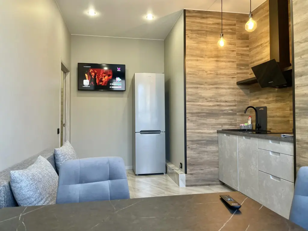 Большая двухкомнатная квартира сети "PanApartments" рядом с благоустроенной набережной — фото 1