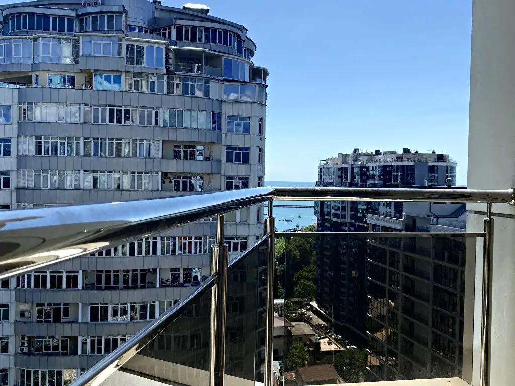 Сочи: Апартаменты 3к видовые 130м, у морпорта с джакузи. 500м до моря