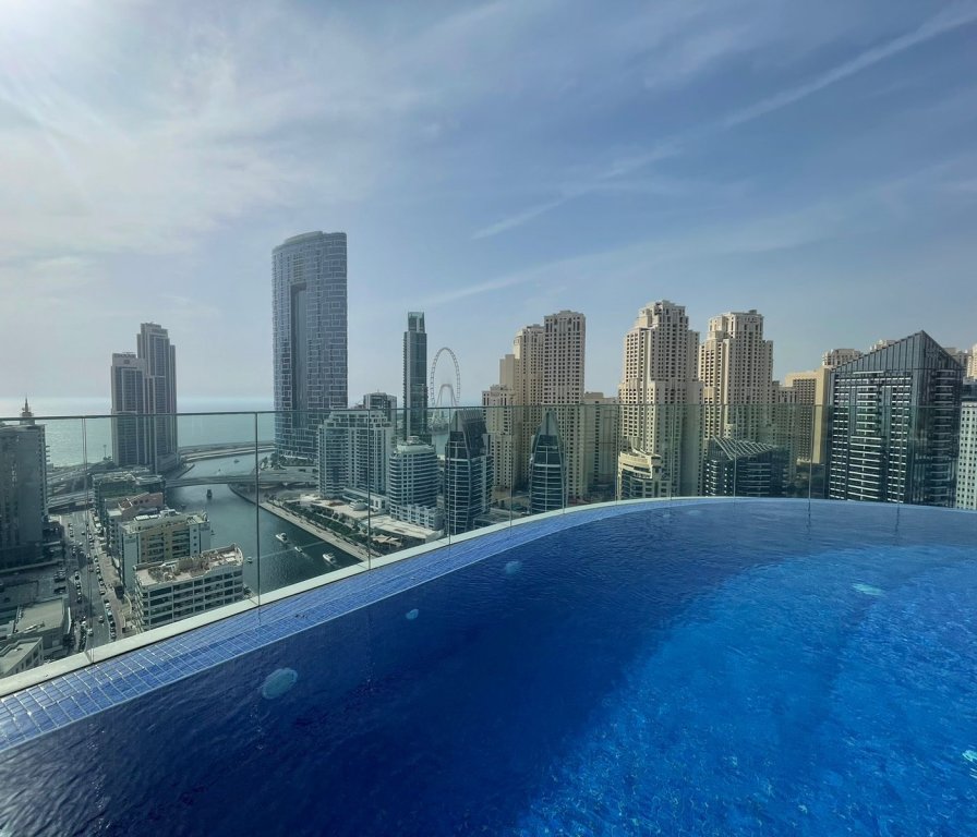 Апартаменты Dubai Marina Walk Gem Modern Apt with Pool & Gym access, Steps to Beach & Metro — фото 1