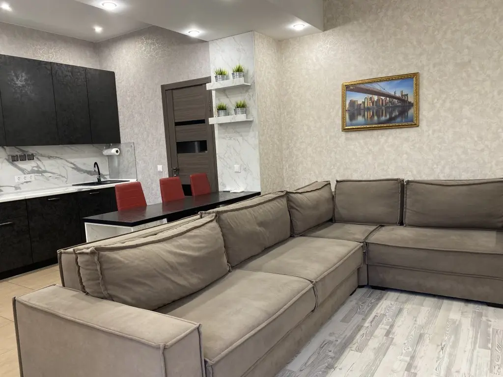 Тюмень: Квартира Парадная у Драмтеатра