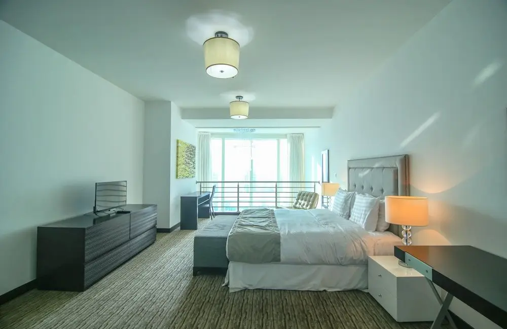 Дубай: Lux Bnb 1Bdr Penthouse Movenpick JLT