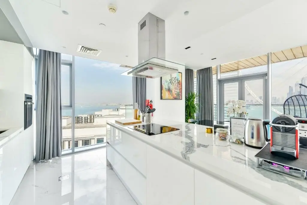Дубай: Luxurious 3 BR Apt with maids room facing Ain Dubai, Bluewaters Island