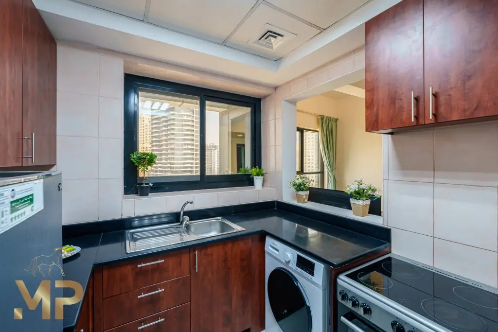 Дубай: 1 Bedroom Apartment with Panoramic Marina Views