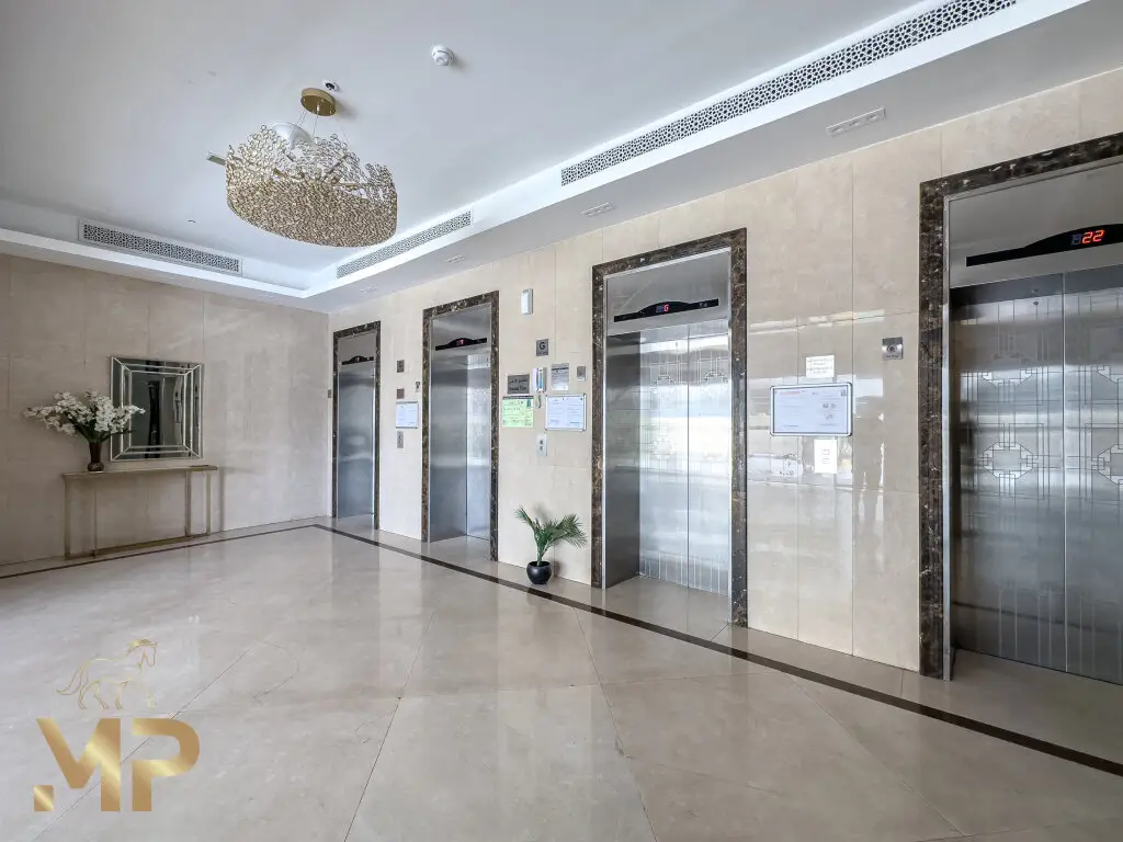 Дубай: 1 Bedroom Apartment with Panoramic Marina Views