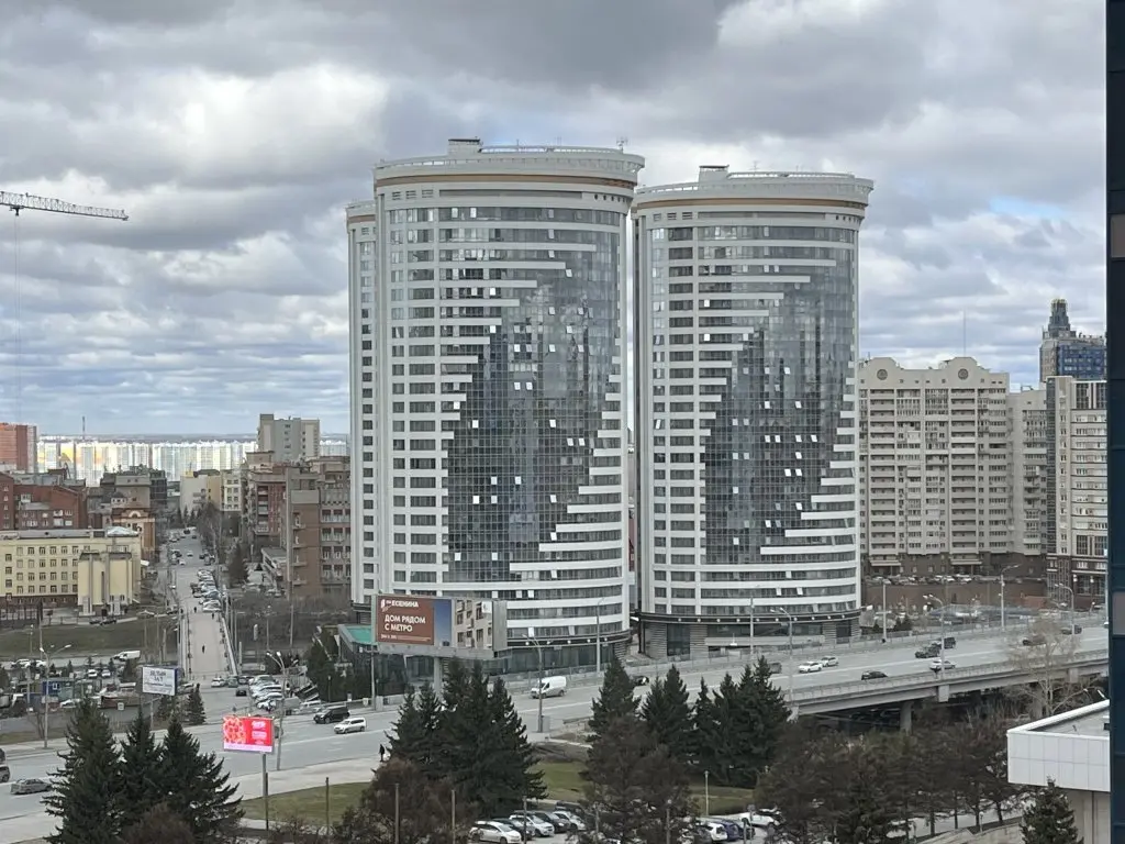 Новосибирск: Квартира 1-комнатная студия в новом высотном доме. Кирова 11