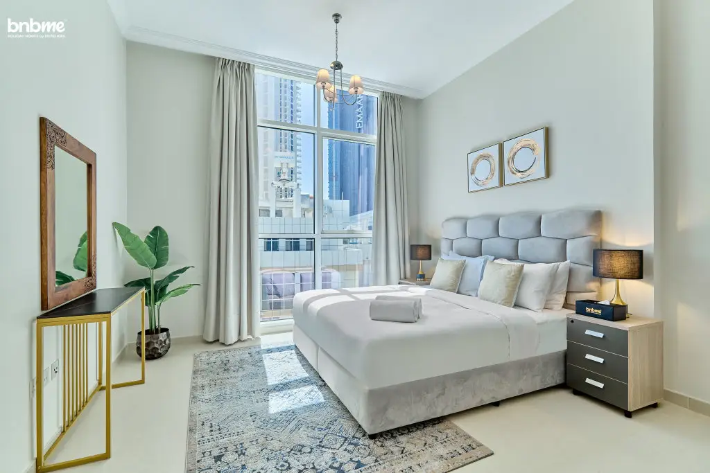 Апартаменты Bnbmehomes | Cozy 1BR Suite nr Dubai Mall & Burj Khalifa - 1306 — фото 1
