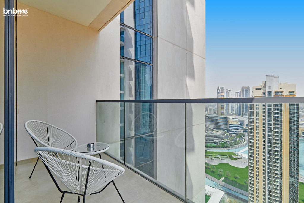 Апартаенты Bnbmehomes | Modern 2BR Treasure nr Dubai Fountain - 3302 — фото 1