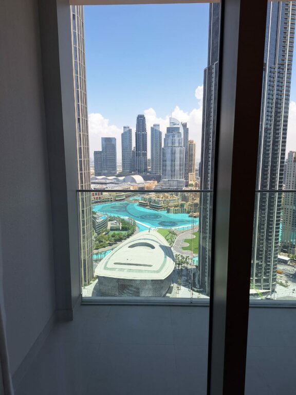 Апартаменты Dancing Fountain Views & Steps from Dubai Mall: Your 3-Bedroom Getaway — фото 1