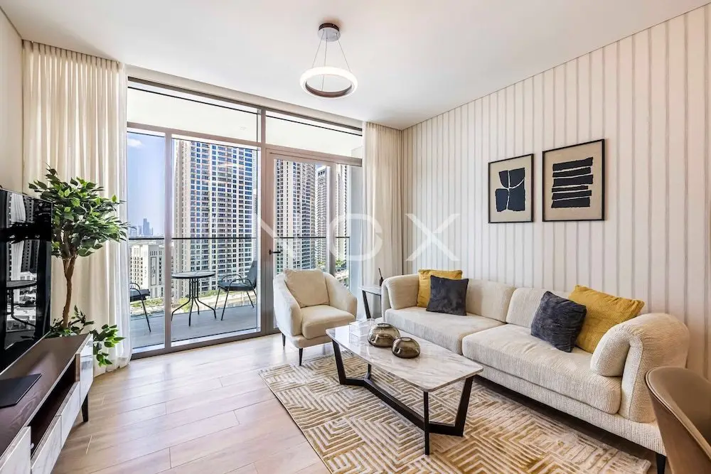 Дубай: Modern 1BR 15th Floor Palace Residence