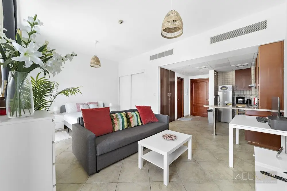 Дубай: WelHome - Stylish Studio with Park Views in Regent House 2
