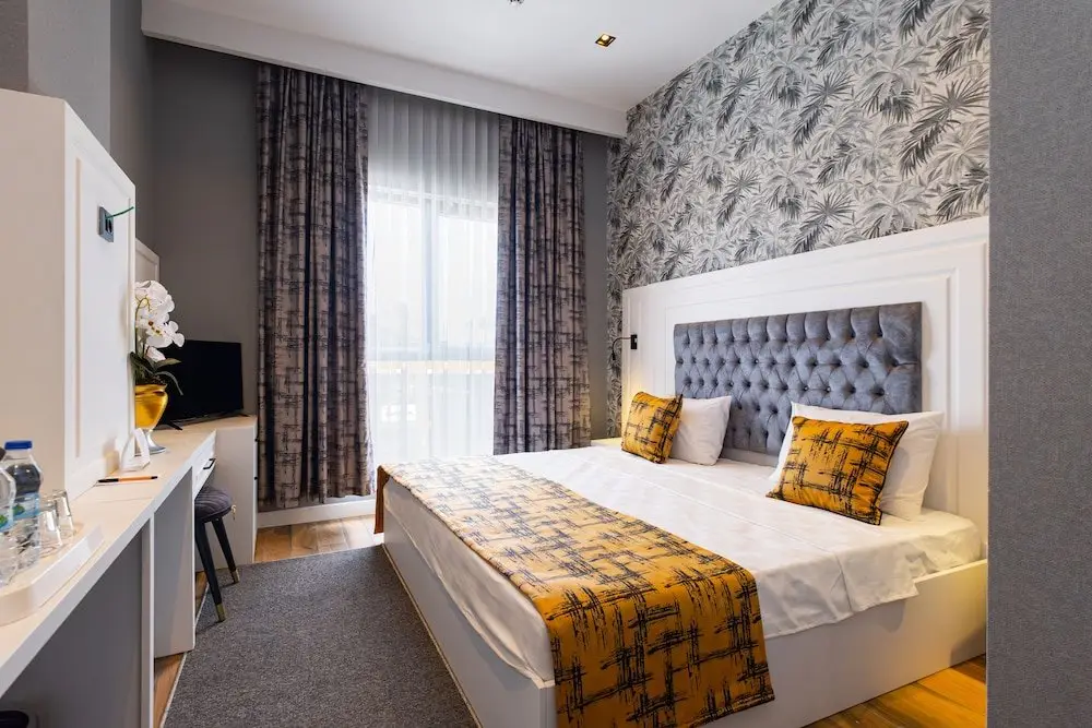 Дёшемеалты: Hipodrom Hotel