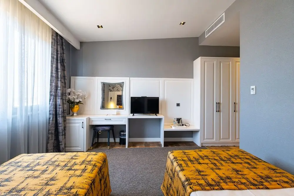Дёшемеалты: Hipodrom Hotel