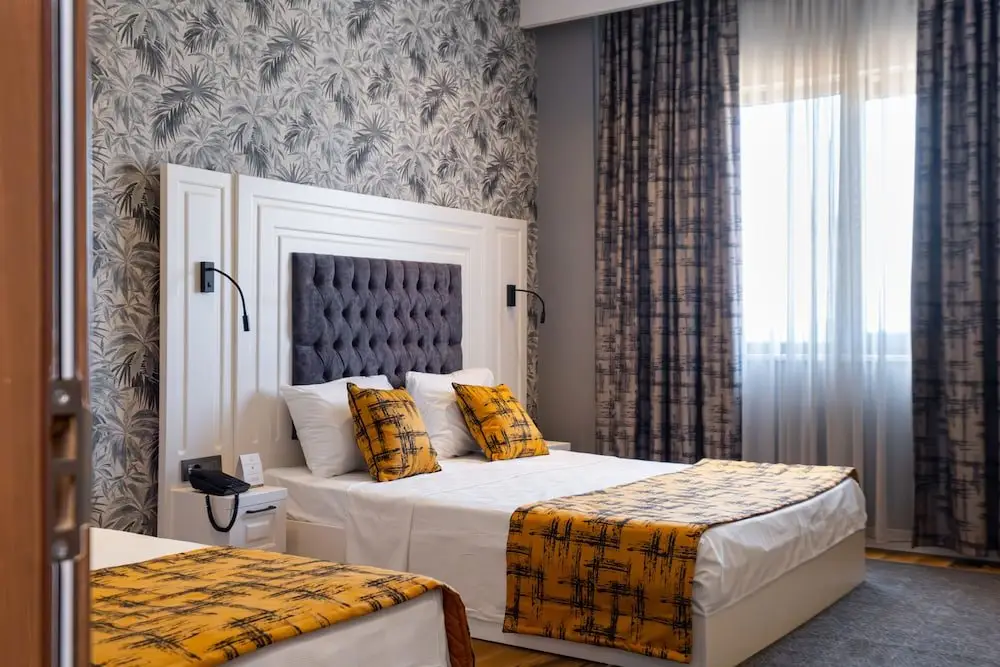 Дёшемеалты: Hipodrom Hotel