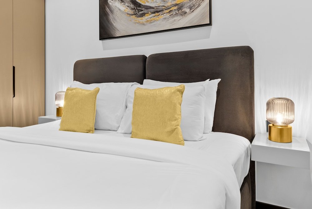 Дубай: Waves - City Serenity: Luxe Living at 15 Northside Tower 2