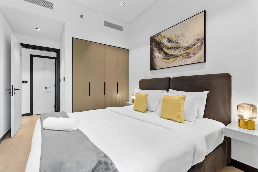 Дубай: Waves - City Serenity: Luxe Living at 15 Northside Tower 2