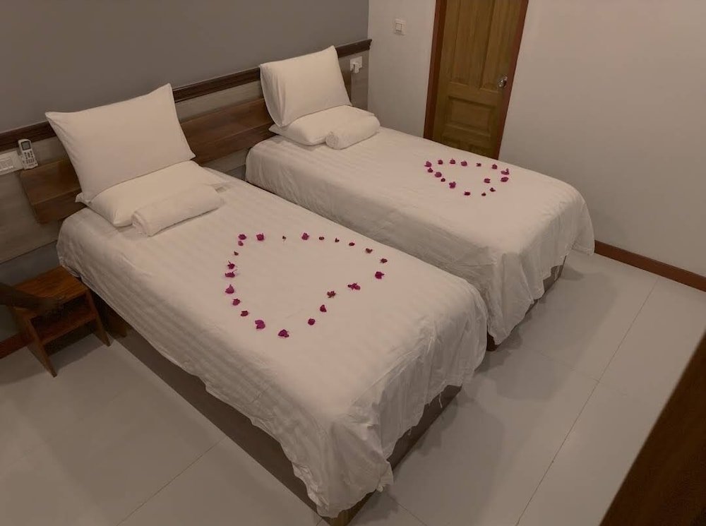 Омаду (Атолл Алиф Дхаал): Picturesque luxury Hotel close to beach