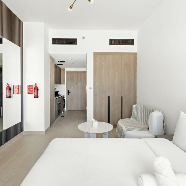 Chic Studio in new Residence With Pool Sauna gym — фото 1