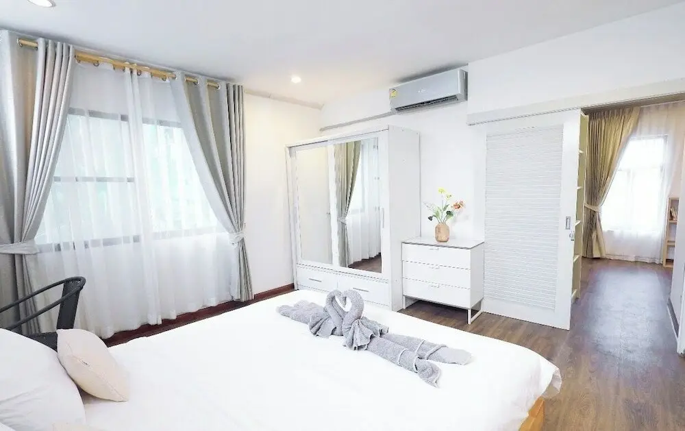 Бангкок: 4 Bedroom/5 Beds Villa Din Daeng BKK