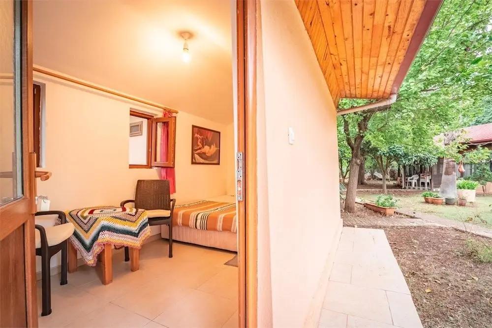 Адрасан: 7 Garden Bungalow & Camping