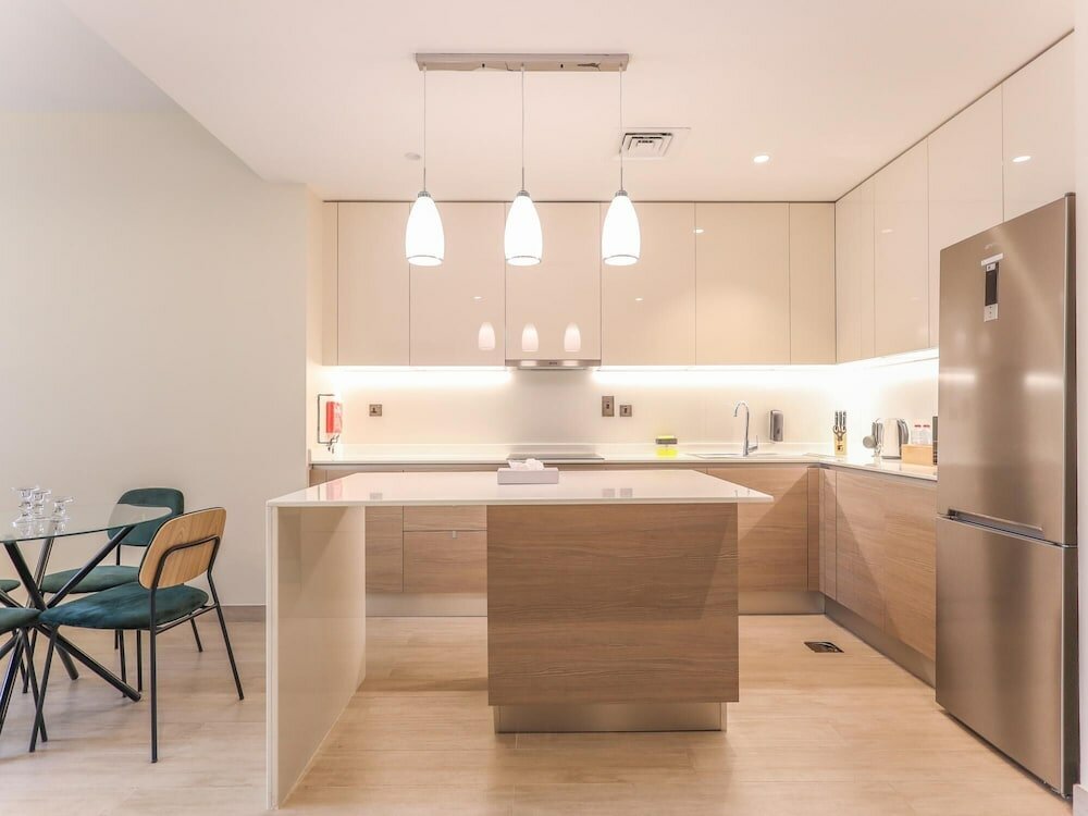Elite LUX Holiday Homes - Captivating 1BR Apt Games Pool Gym in Arjan Dubai — фото 1