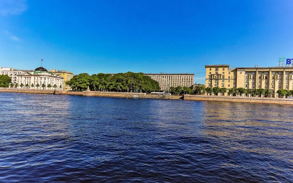 Санкт-Петербург: Квартира у Домика Петра I с видом на Неву