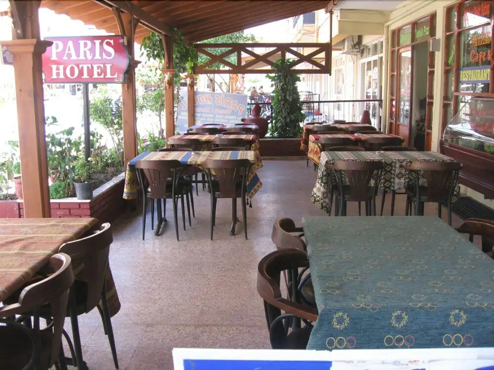 Сельчук: Paris Hotel