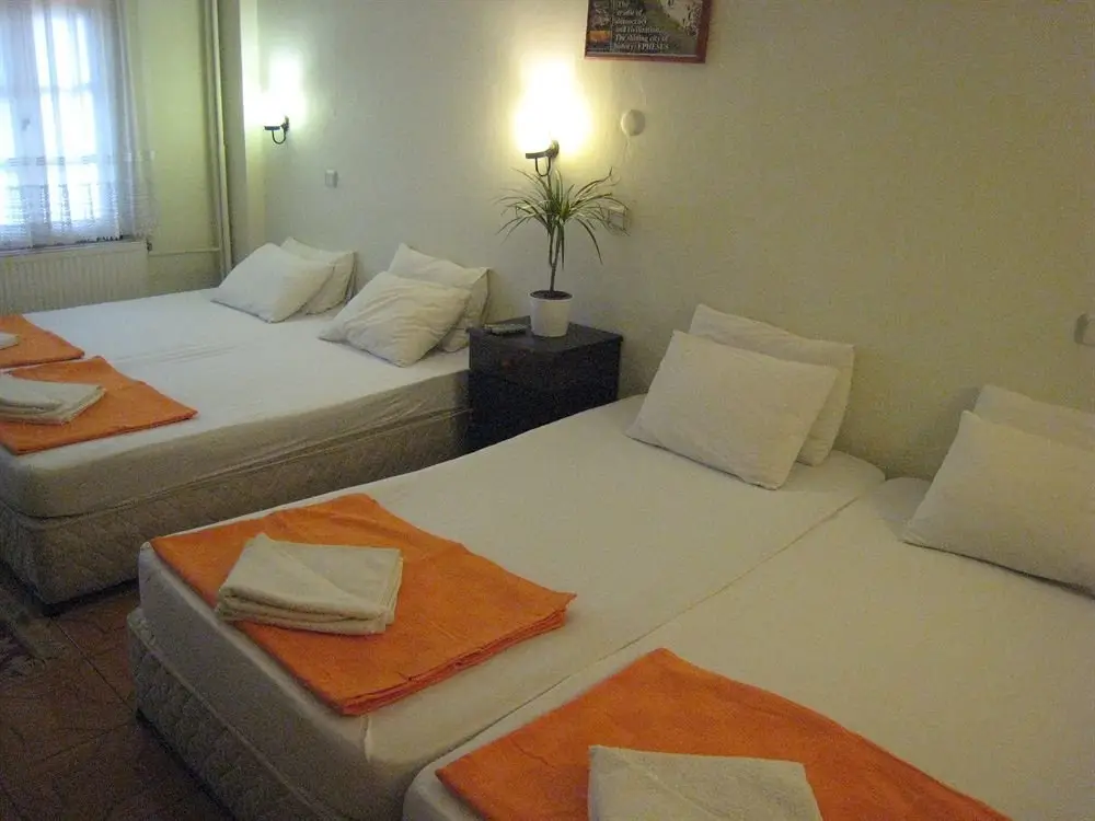Сельчук: Paris Hotel
