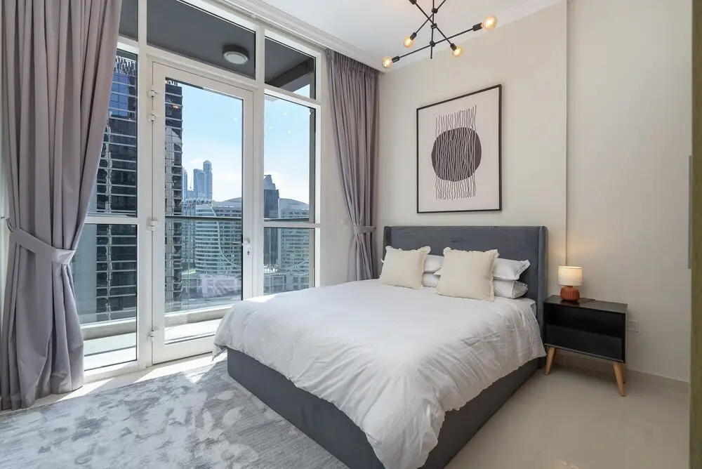 Дубай: Luxe Apartments near Dubai Mall, Burj Khalifa - Pool, Gym, & Parking by Sojo Stay