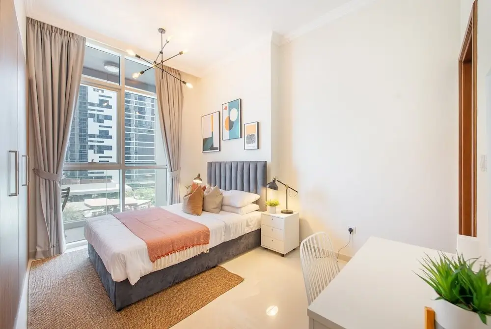 Дубай: Luxe Apartments near Dubai Mall, Burj Khalifa - Pool, Gym, & Parking by Sojo Stay