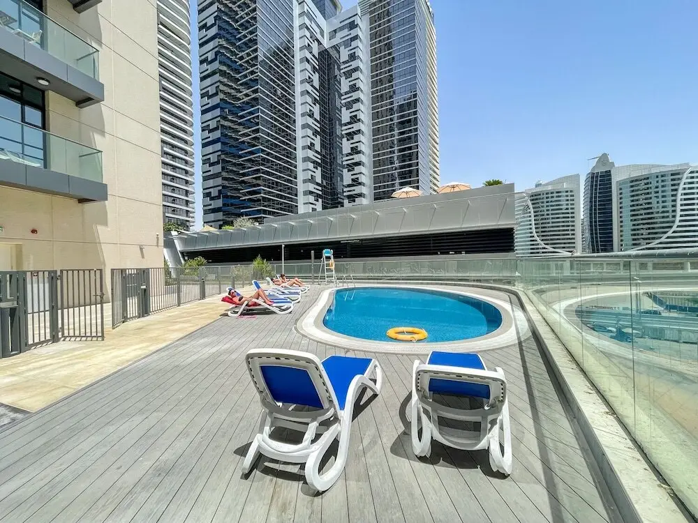 Luxe Apartments near Dubai Mall, Burj Khalifa - Pool, Gym, & Parking by Sojo Stay — фото 1