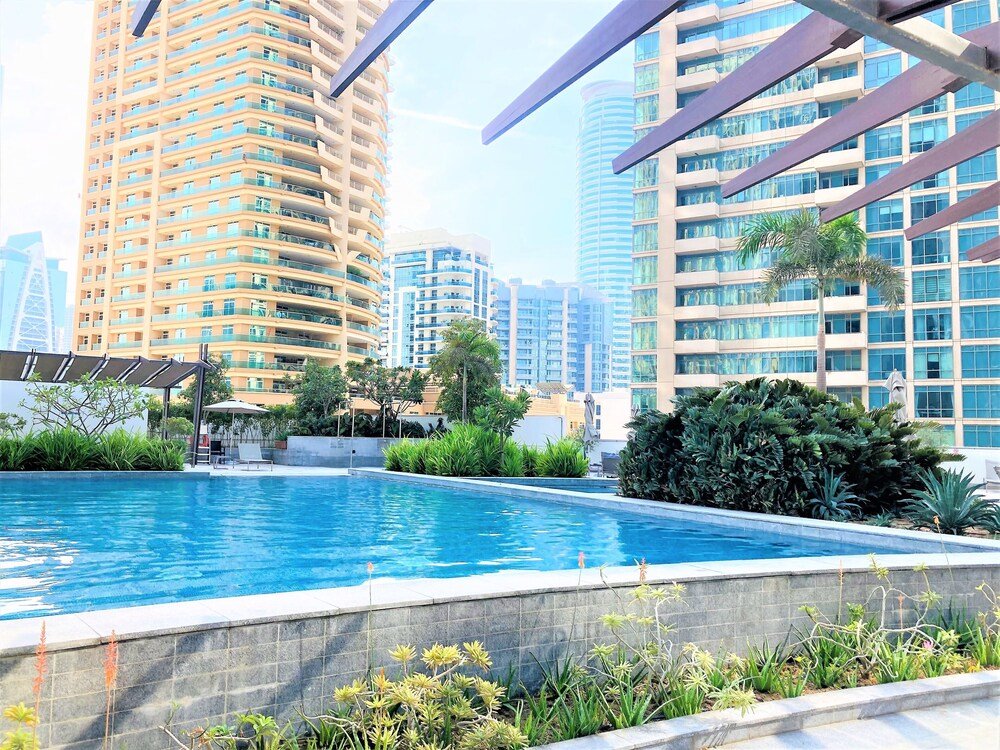 Gorgeous 3 Bedrooms With Balcony in the Marina — фото 1