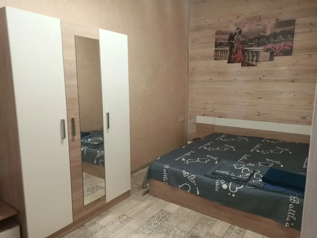 Евпатория: Меблированные комнаты 2х комнатная квартира у Парка Фрунзе(Евпатория, Крым)