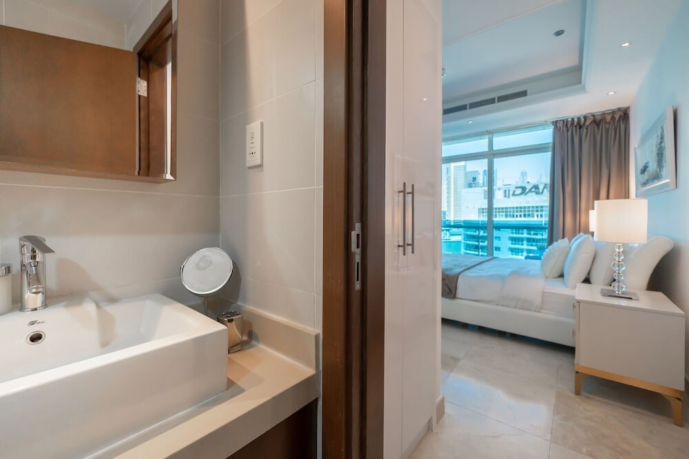 Дубай: Orra Marina by Higuests Vacation Homes
