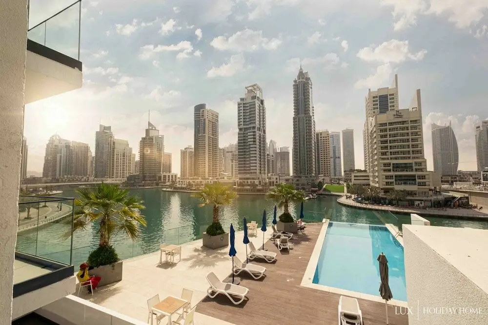 Дубай: LUX  LIV Contemporary Marina View Suite