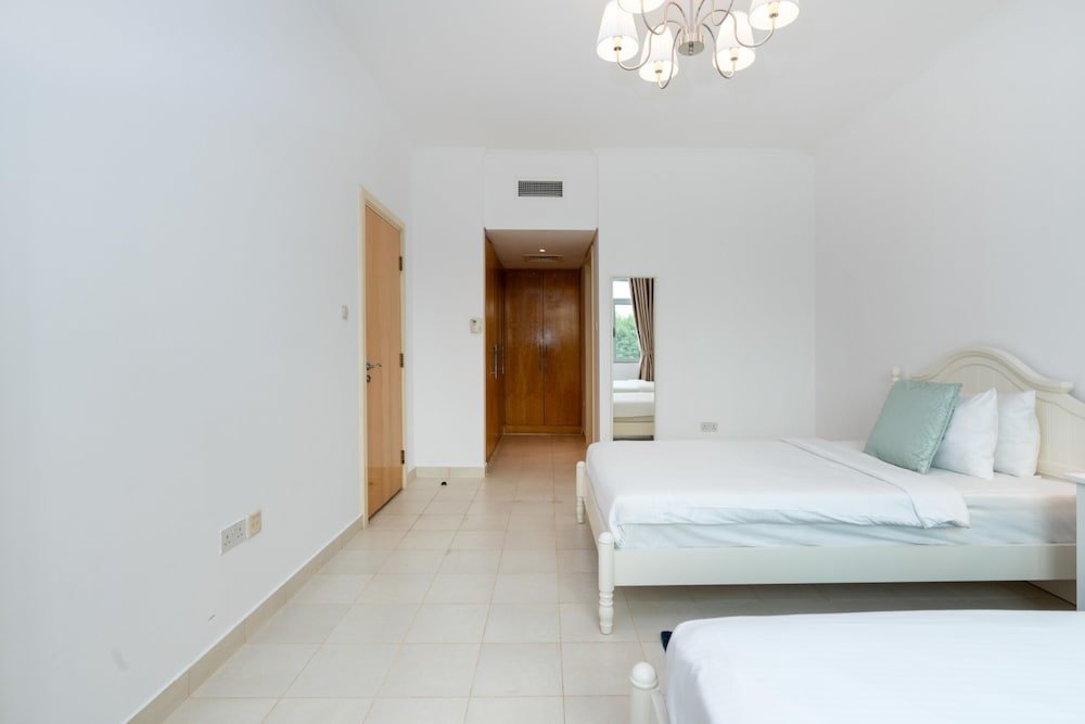 Дубай: Lux BnB Greens & Views Lake View