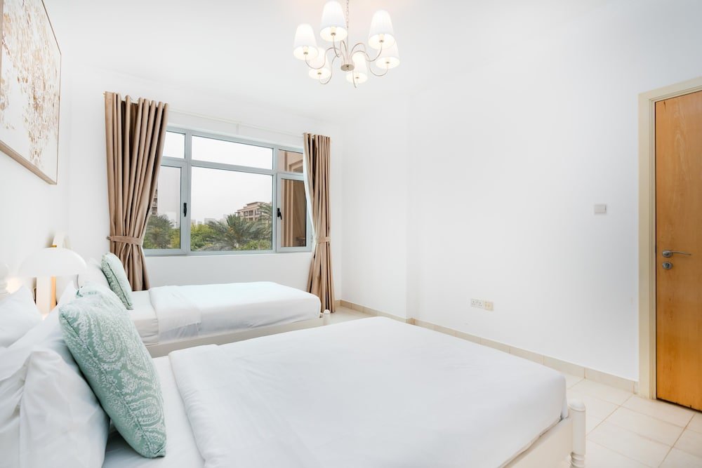 Дубай: Lux BnB Greens & Views Lake View