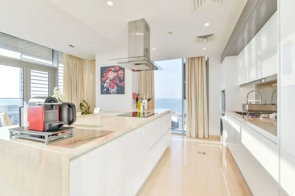 Posh Oceanfront 2BR in Bluewaters Island — фото 1