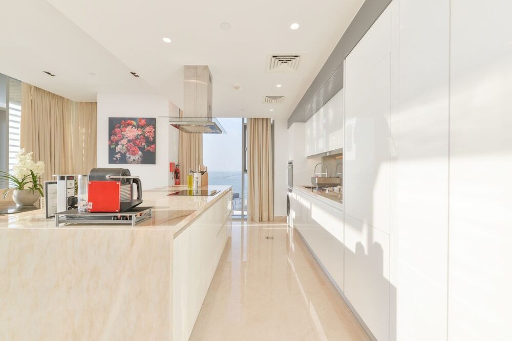 Дубай: Posh Oceanfront 2BR in Bluewaters Island