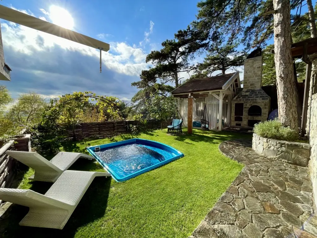 Восход: Вилла Villa Rose