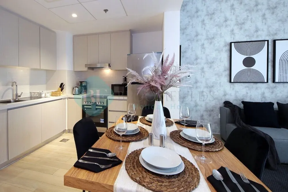 Абу-Даби: Stunning canal view apartment Yas island