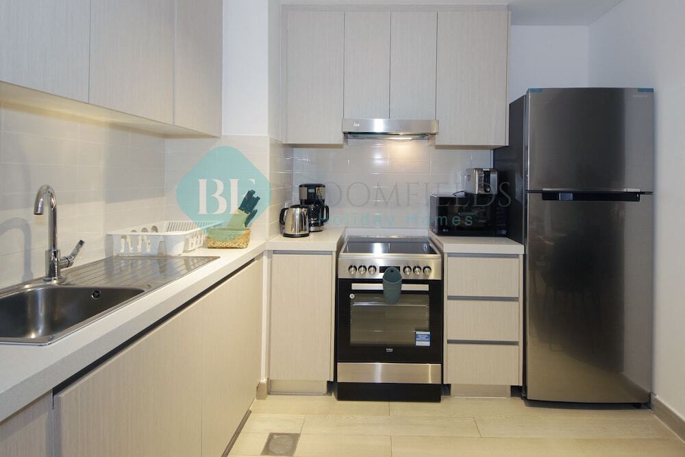 Абу-Даби: Stunning canal view apartment Yas island
