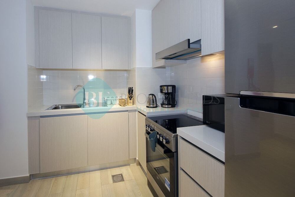 Абу-Даби: Stunning canal view apartment Yas island