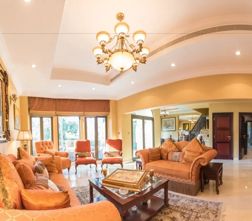Дубай: The Palm Jumeirah Villas - Frond A by Yanjoon Holiday Homes