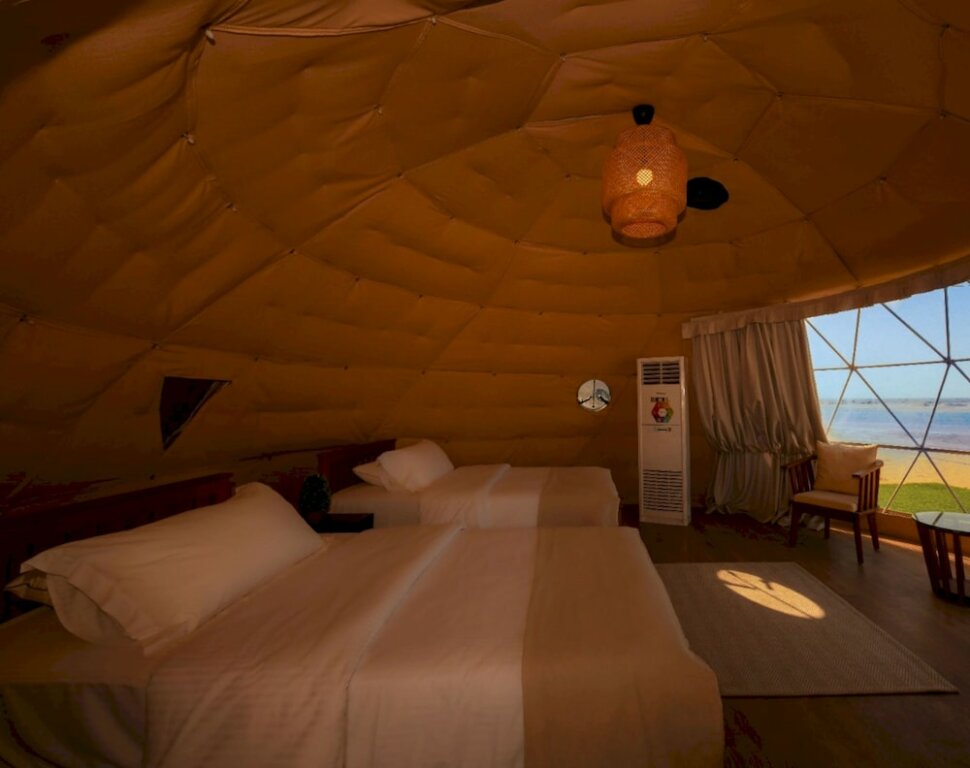 Умм эль-Кувейн: Siniya Island Resorts