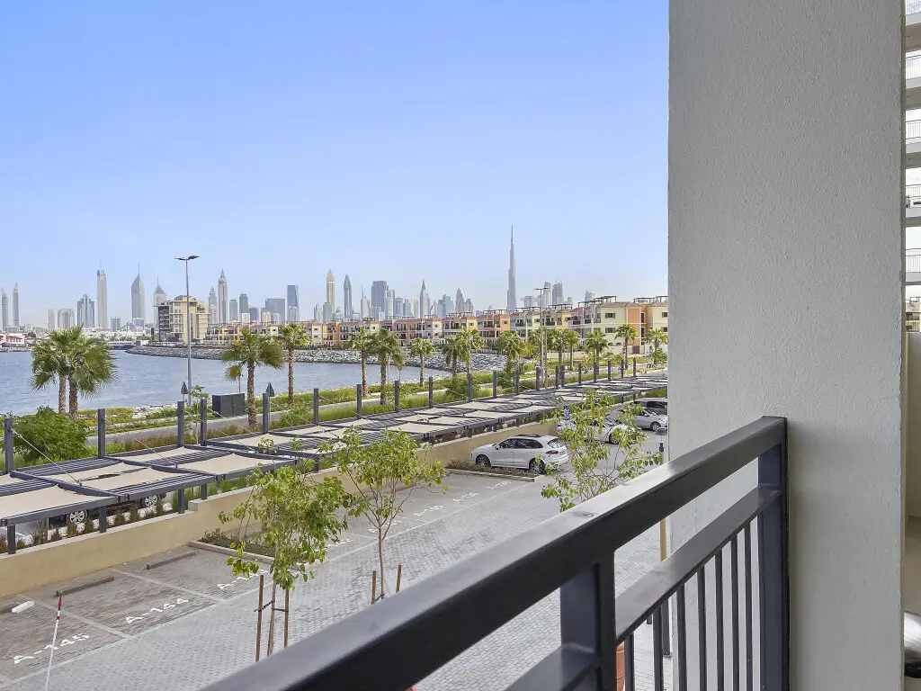 Дубай: Апартаменты WelHome - Mesmerizing Sea & Burj Khalifa Views Apt at La Voile